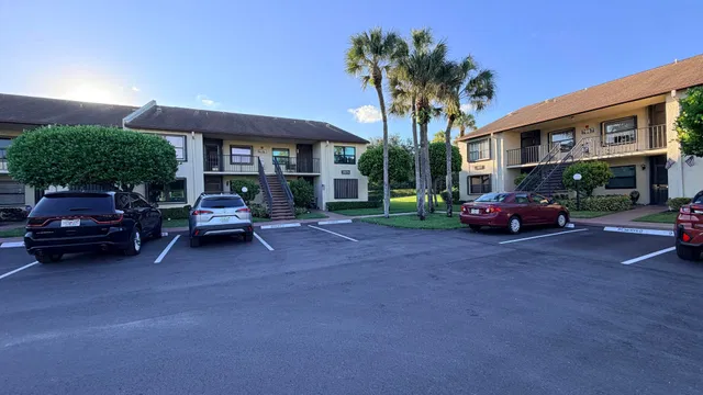 Unit 927 photo 28