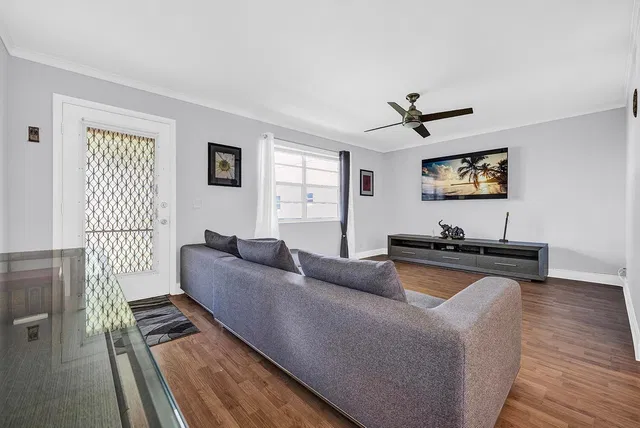 Residence photo 2