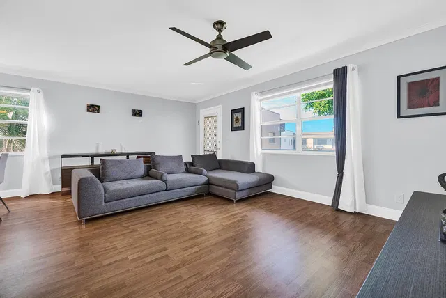 Residence photo 3
