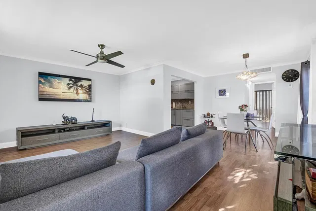 Residence photo 4