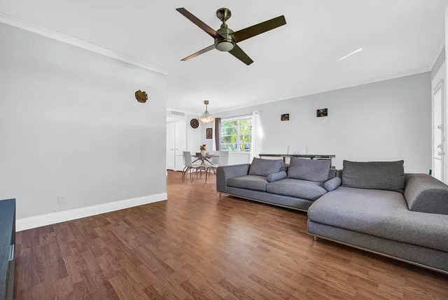 Residence photo 5