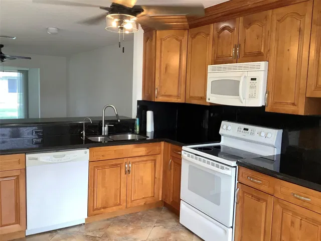Residence photo 3