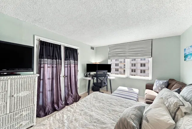 Unit 407 photo 17