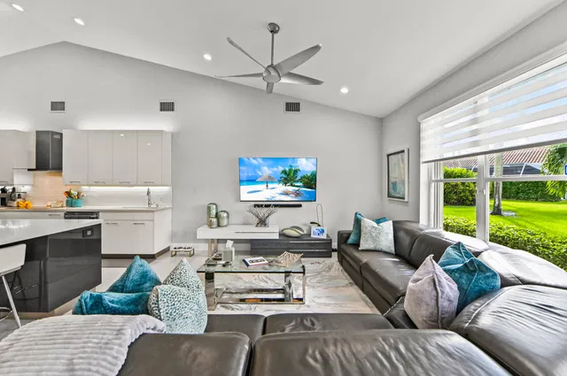Residence photo 19