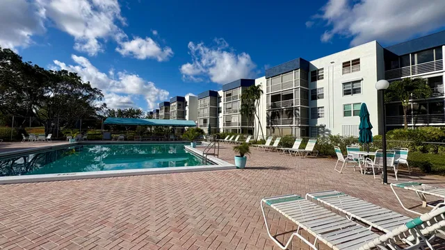 Unit 212 photo 32