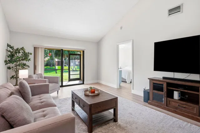 Residence photo 5
