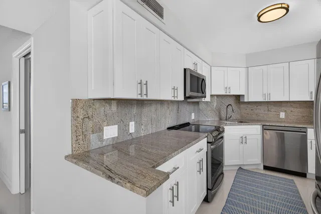 Unit 323 photo 19