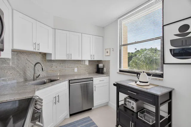 Unit 323 photo 20