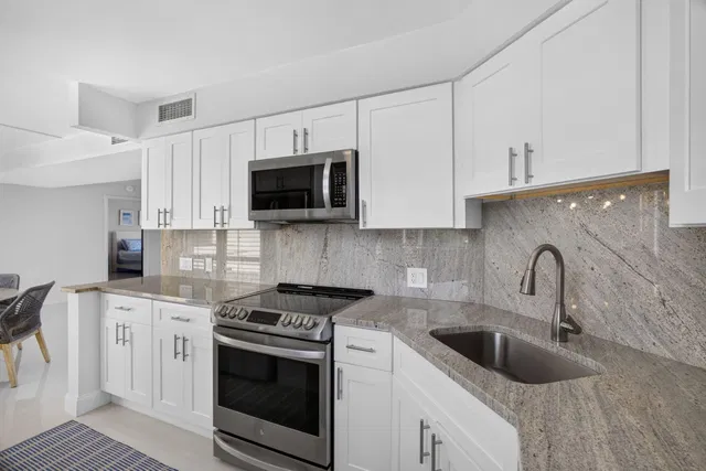 Unit 323 photo 21