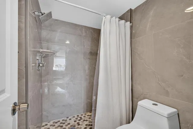 Unit 323 photo 33