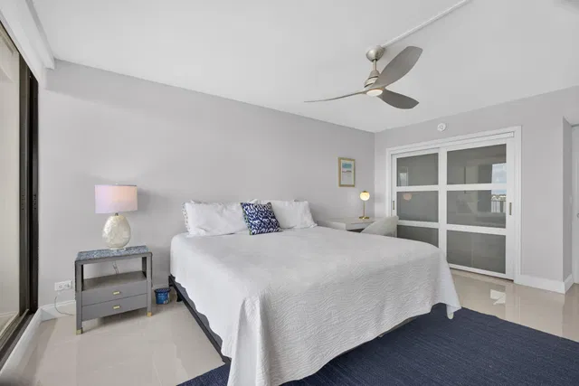 Unit 323 photo 36