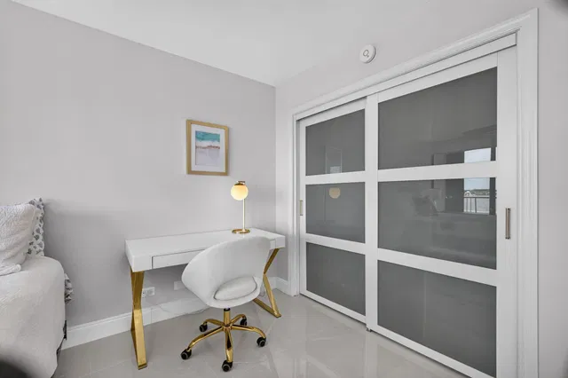 Unit 323 photo 37