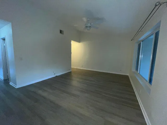 Unit 11-203 photo 3