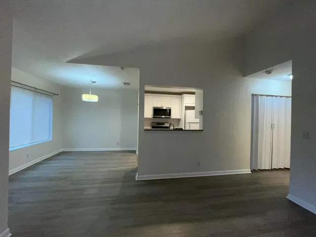 Unit 11-203 photo 5