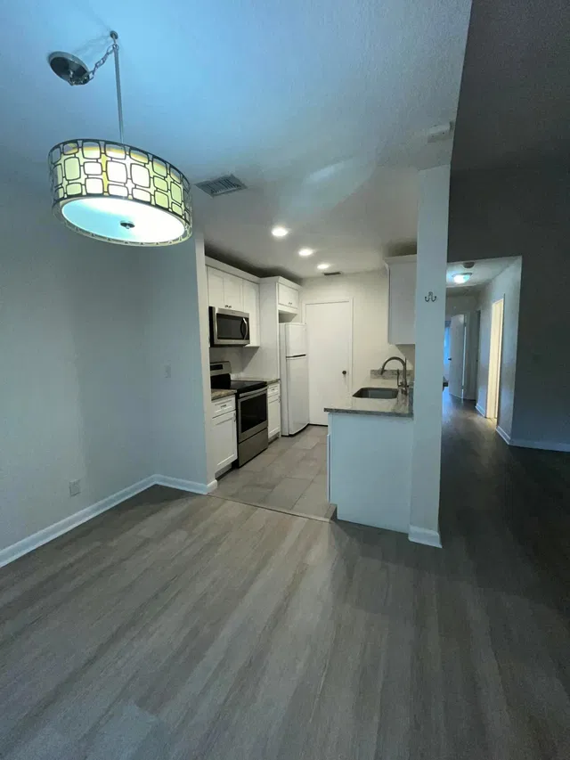Unit 11-203 photo 6