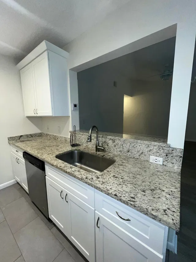 Unit 11-203 photo 8