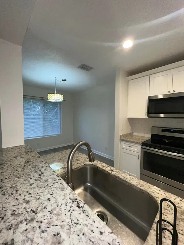 Unit 11-203 photo 9