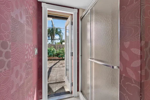 Residence photo 22