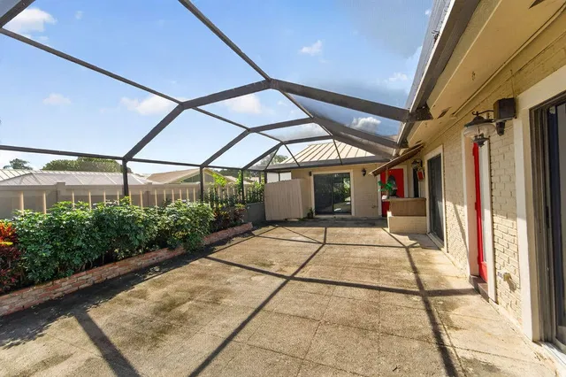 Residence photo 26