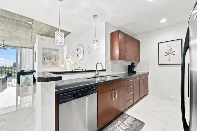The Edge Unit 1404 photo 12