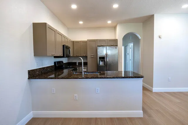  Unit 202 photo 4