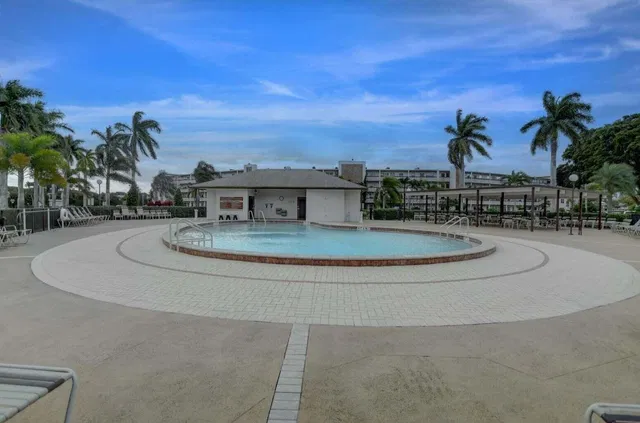 Residence photo 16