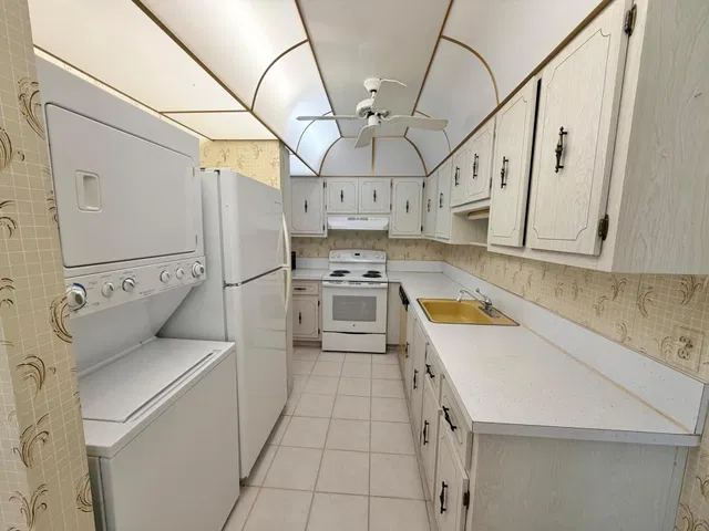 Unit 203 photo 3