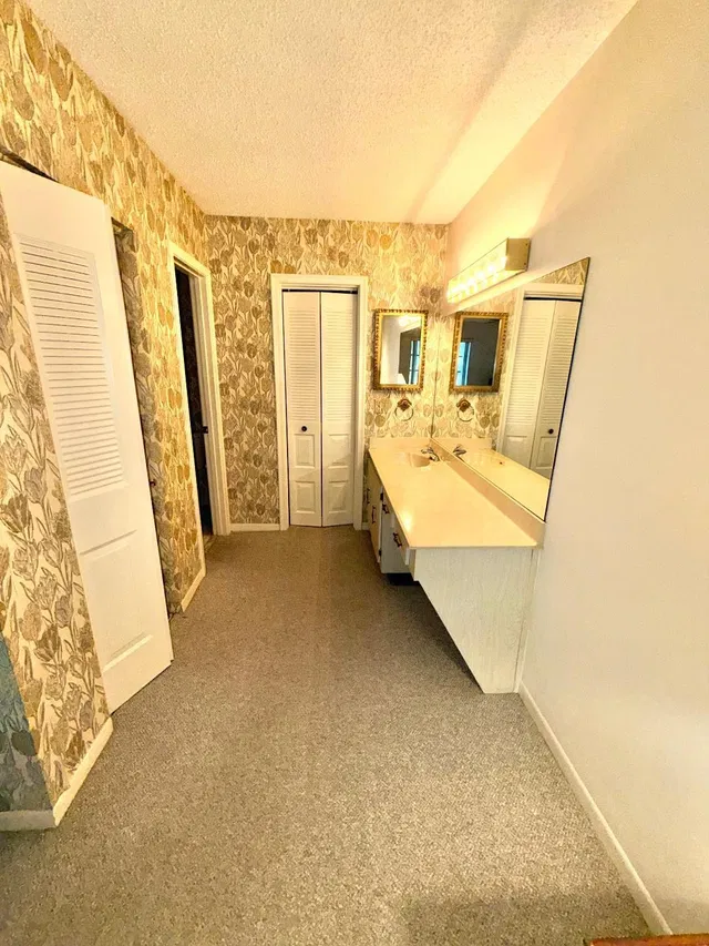 Unit 203 photo 14