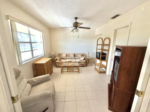 Unit 203 photo 16