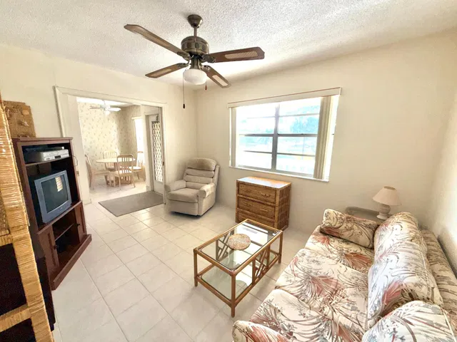 Unit 203 photo 17