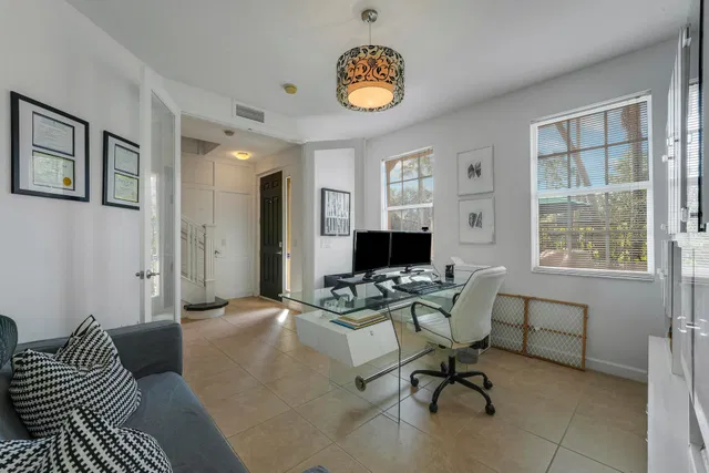 Residence photo 6