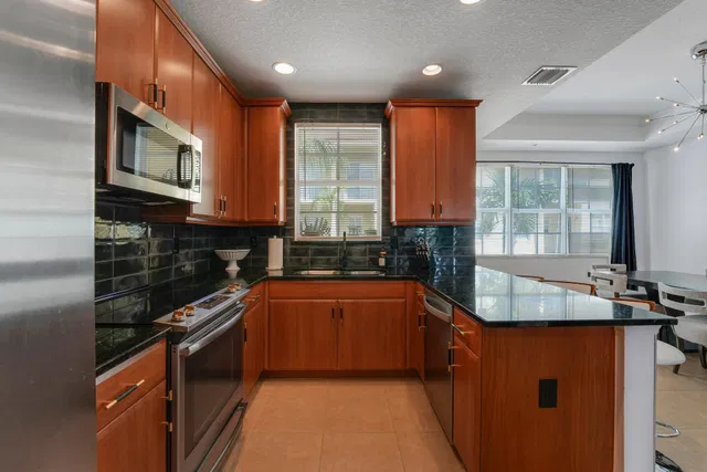 Residence photo 18