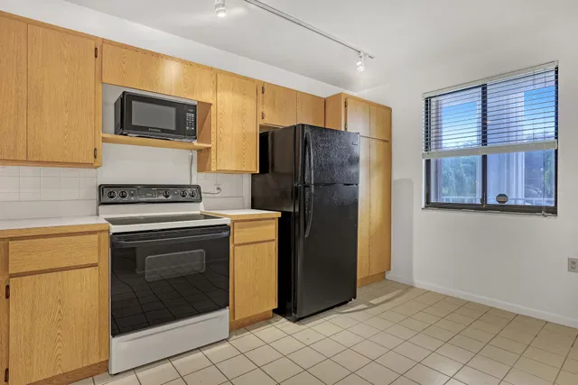 Unit 203 photo 5