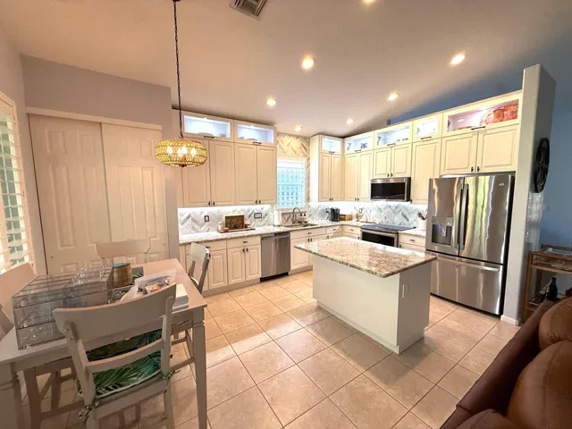  Residence photo 9