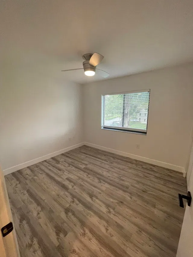 Unit 301 photo 17