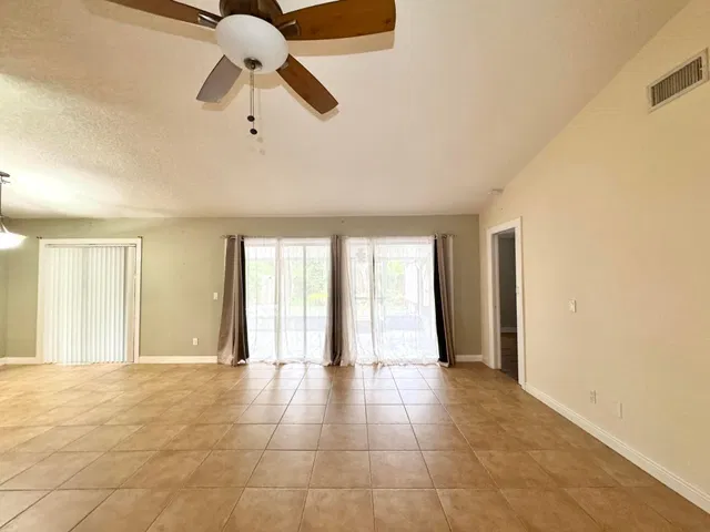 Residence photo 2