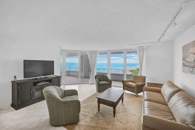 550 S Ocean Boca Unit 602 photo 4