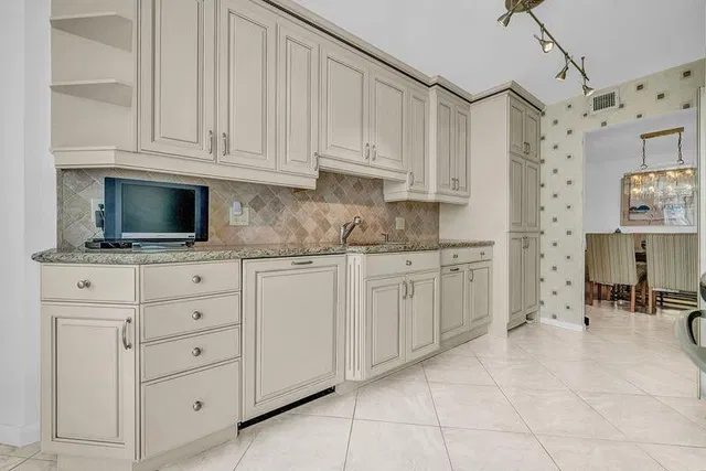 550 S Ocean Boca Unit 602 photo 7