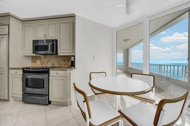 550 S Ocean Boca Unit 602 photo 9