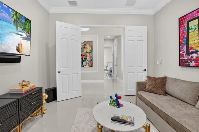  Residence photo 8