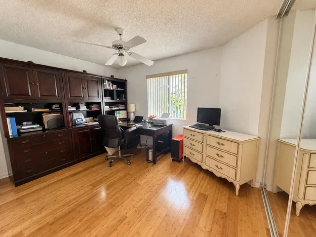 Unit 6 photo 10