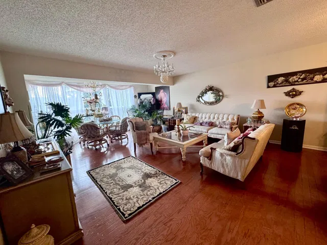  Unit 203 photo 4