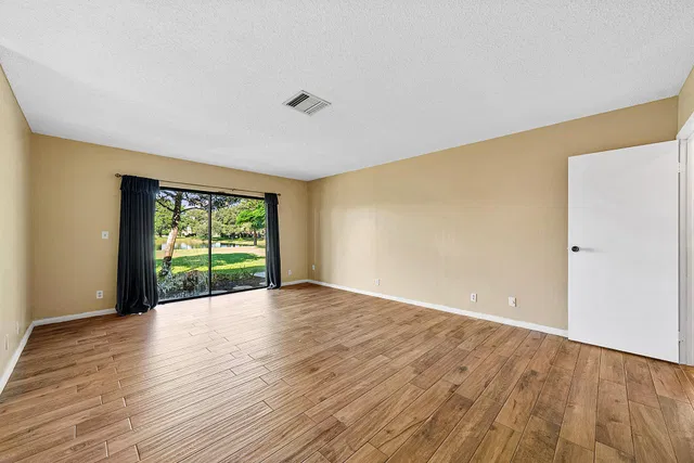 Residence photo 22