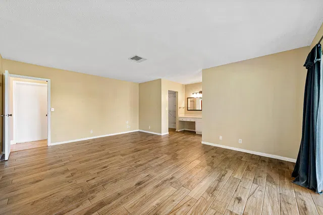 Residence photo 26