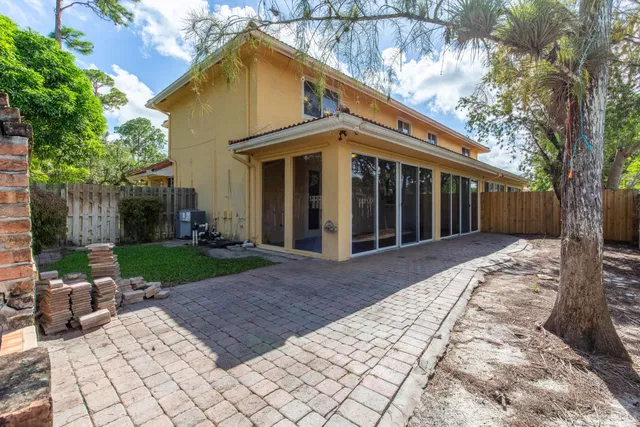 Residence photo 29