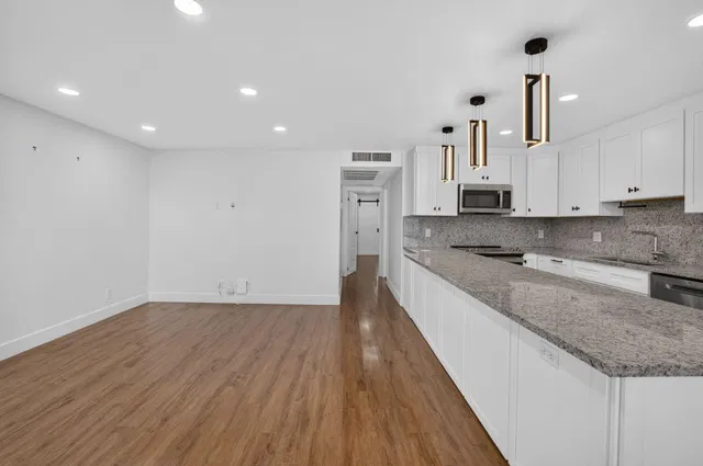 Residence photo 3