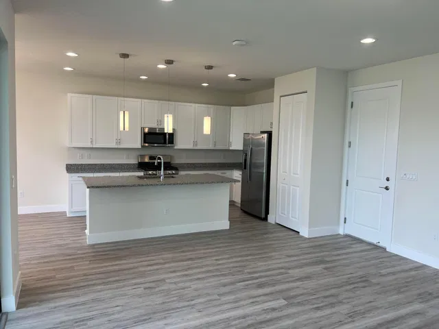  Residence photo 4