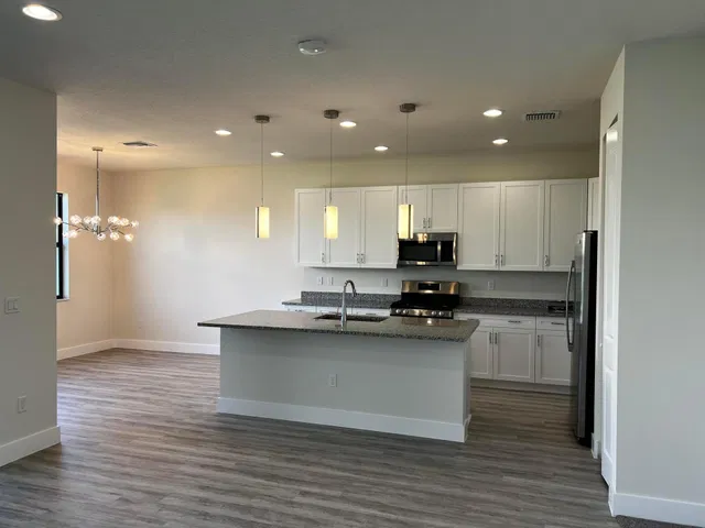 Residence photo 5