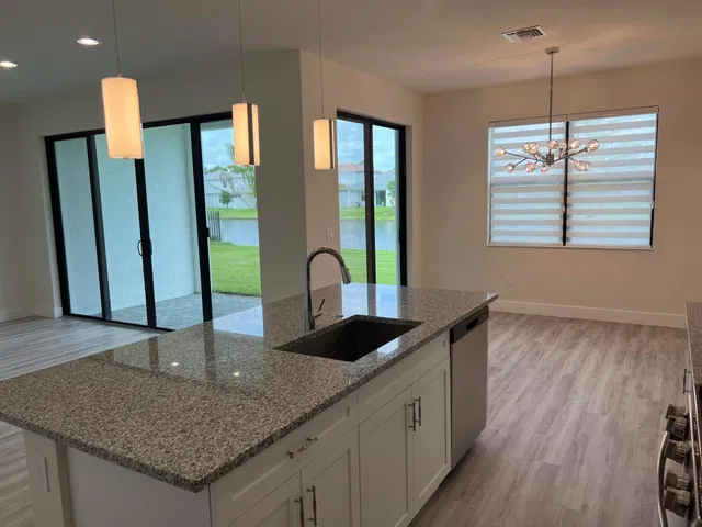  Residence photo 6