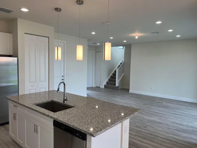  Residence photo 7